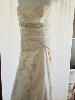 Ivory tafetta wedding gown