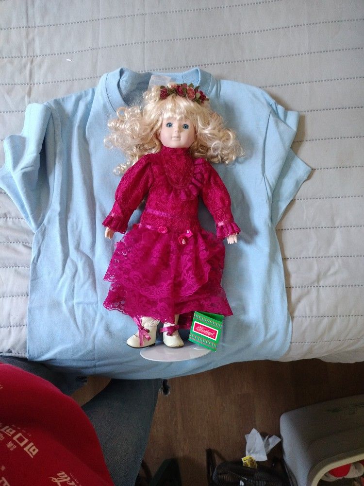 House Of Lloyd Christmas Around The World Porcelain Doll