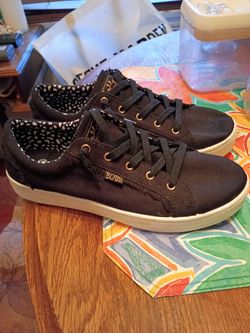 WOMEN'S SHOES SIZE 9.5 LIKE NEW $15 PICK UP IN SUN VALLEY