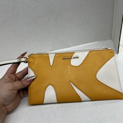 Michael Kors Wristlet 