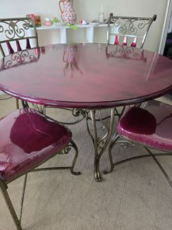 Round table with 4 chairs