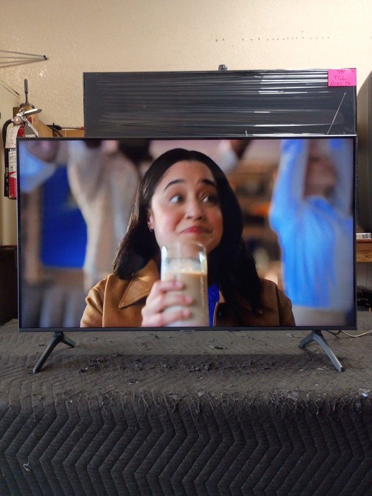43 Inch Samsung Smart 4k Beautiful Tv Comes With Remote Control Shows Great Quality Clear Picture Works Perfect Guaranteed 