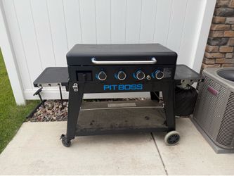 Pit Boss - Ultimate Outdoor Gas 4-Burner Griddle