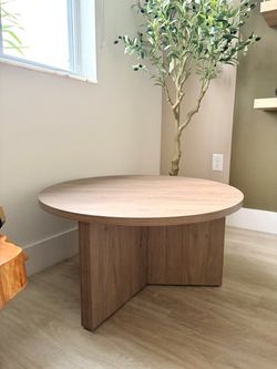Modern Round Coffee Table – Like New