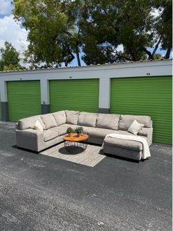 Sectional Couch Sofa - Like New - Light Gray - Ashley Furniture