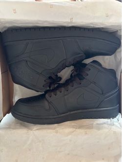 Size 9.5 Triple Black Jordan 1 Mids