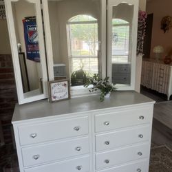Beautiful 8 Drawer Dresser / Vanity With Bling And Trifold Mirror 