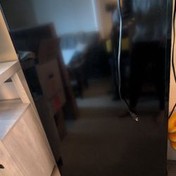 50' Insignia Tv - Angled Wall Mount And Roku Tv