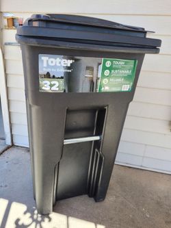 Toter 32 gallon trash can, plastic wheel hinged...$69 PRECIO FIJO_FIRM PRICE