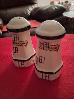 VINTAGE SOUVENIR LIGHTHOUSE SALT & PEPPER SHAKERS FROM BELLEFONTE, PENNSYLVANIA 