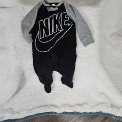 Brand New Nike 6 To 9 Months