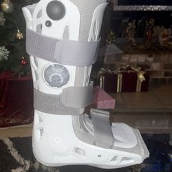 medical ankle boot/w crutches