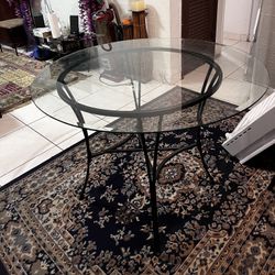 Round Glass Dining Table – 3.8ft Diameter, Excellent Condition