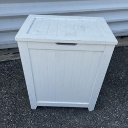 White Flip Top Laundry Hamper Storage Box! Some cosmetic wear 18.5x12x23.5in