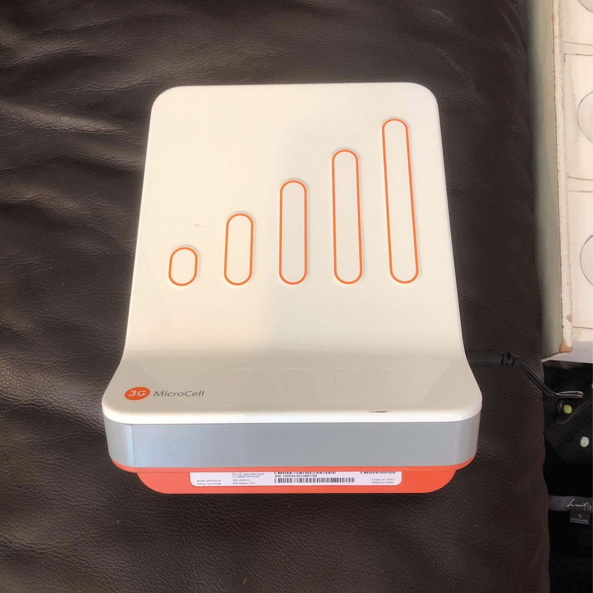 ATT Cisco 3G Microcell Cell Phone Signal Booster