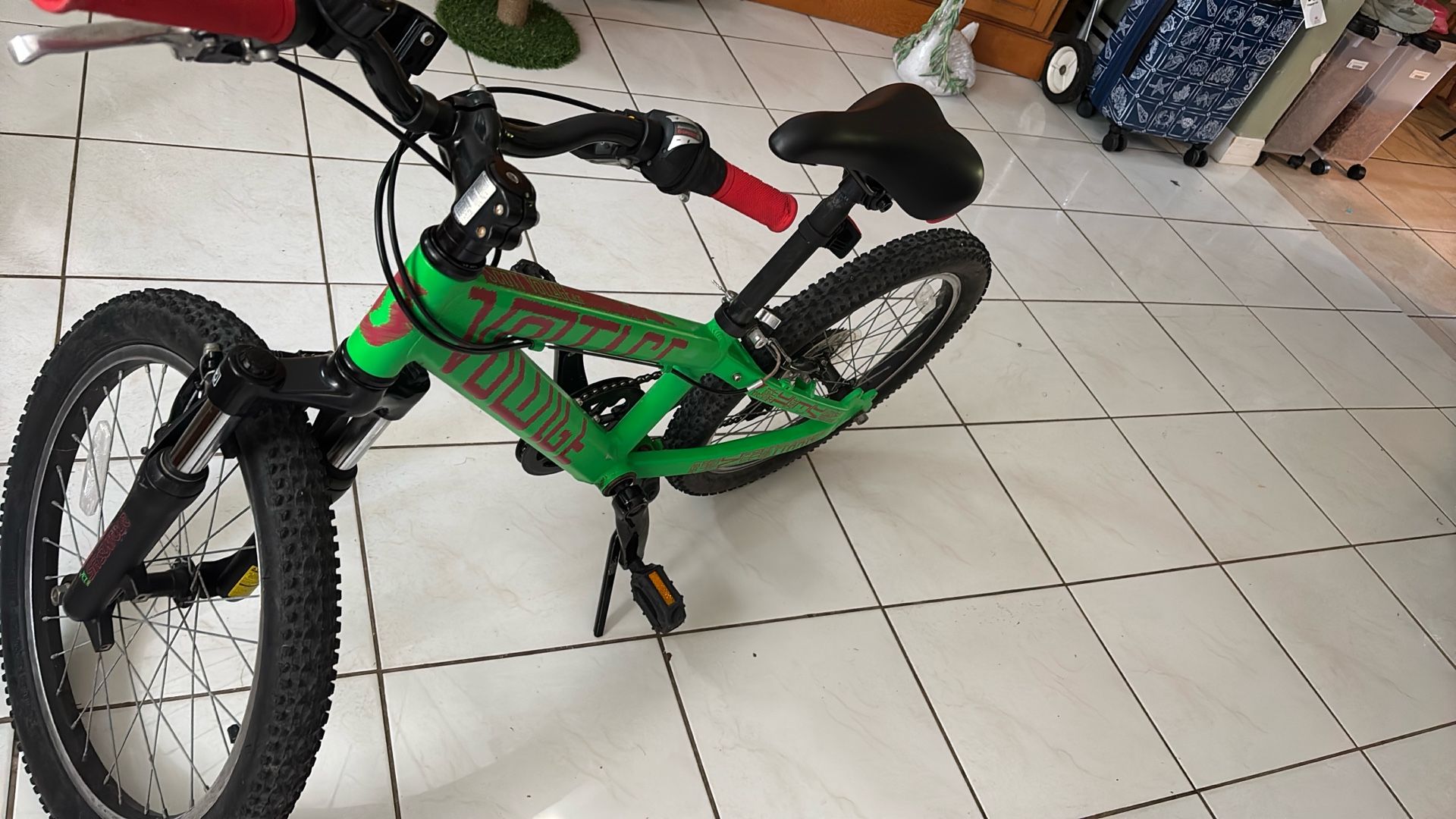 Scott voltage 20 inch six speed bicycle shock absorbers