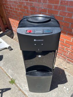 Hot and cold water dispenser