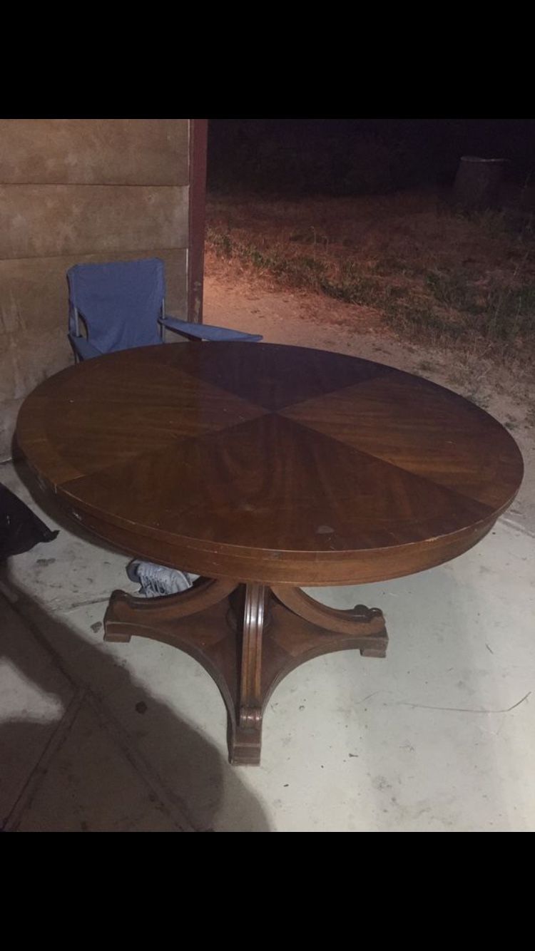 Mid Century Drexel Francesca dining table with 2 leaves
