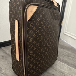 Louis Vuitton Pegase 55 Business Carry On Luggage 