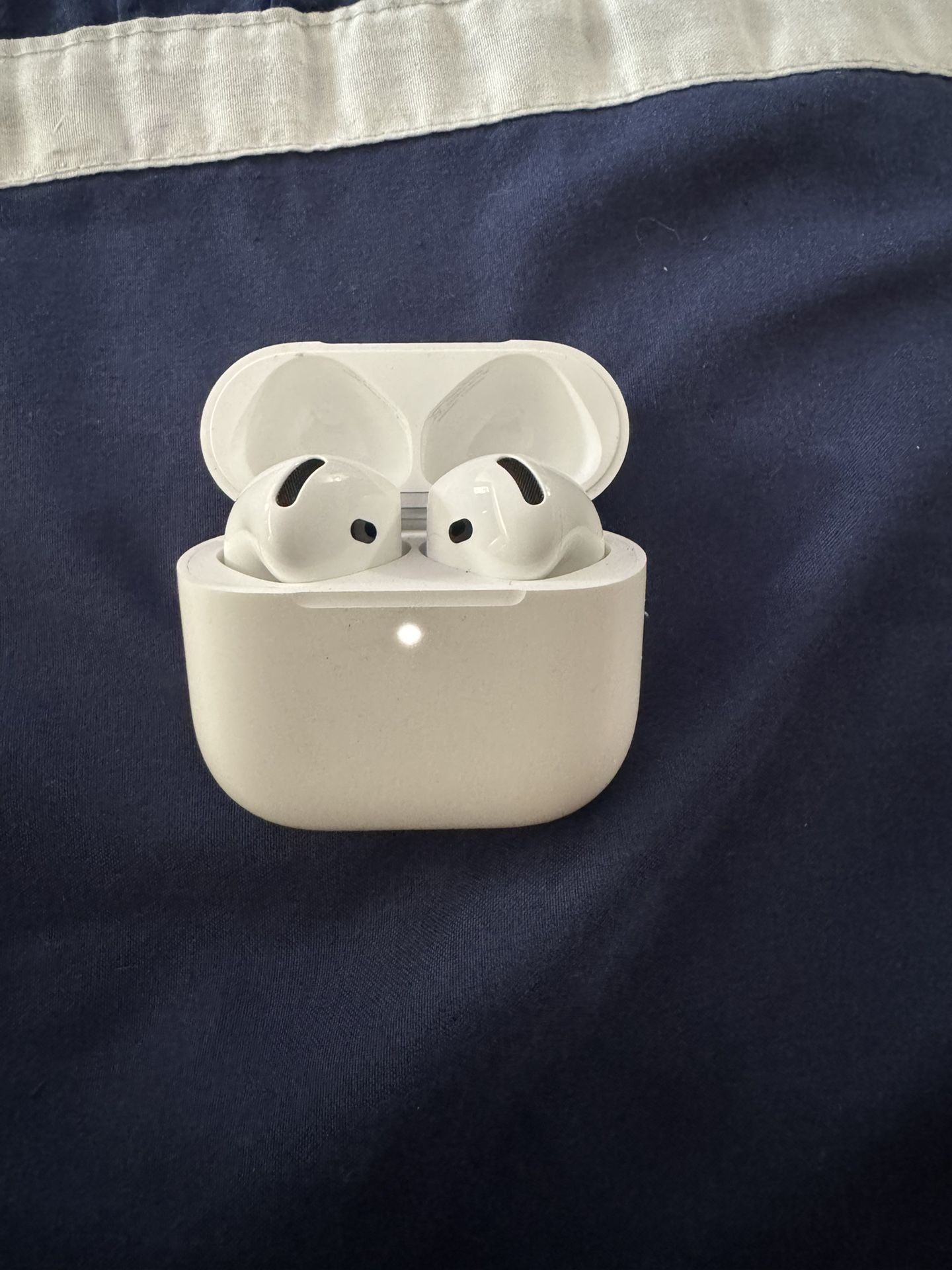 Apple AirPods 4