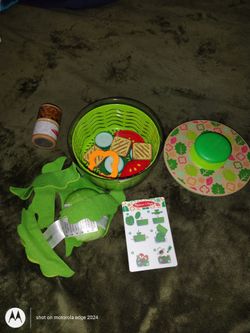 Melissa & Doug Salad Play Set
