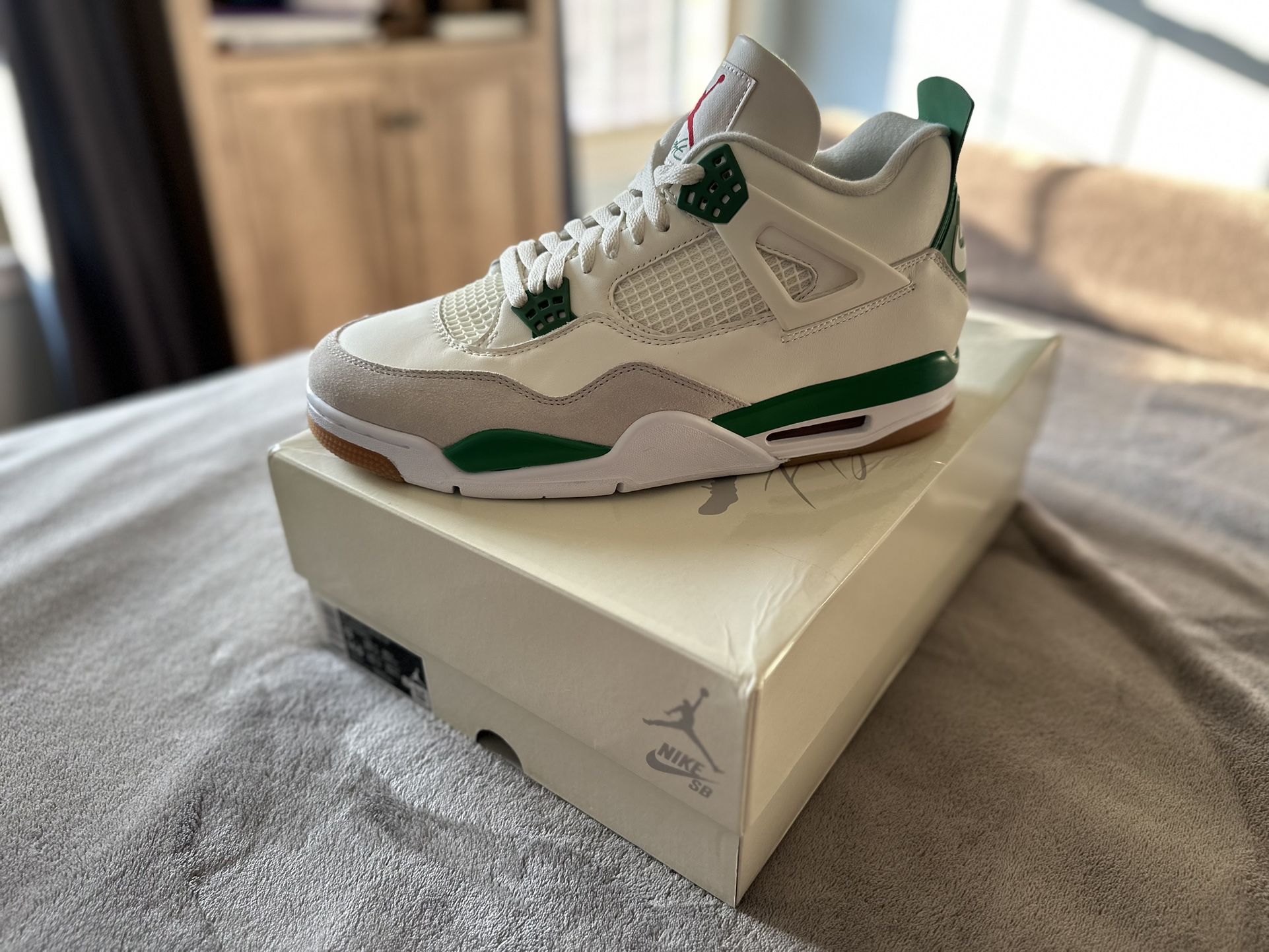 Jordan 4 Retro SB PINE GREEN