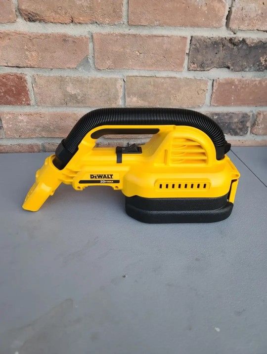 $100 PRECIO FIRME, NO MENOS 
Dewalt 20V MAX Cordless 1/2 Gal. Wet/Dry Portable Vacuum / Aspiradora (HERRAMIENTA SOLAMENTE)(NO BATERIA, NO CARGADOR)