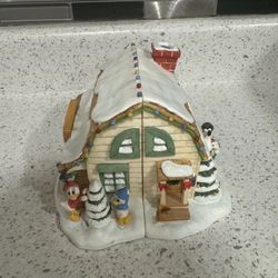 Disney CHRISTMAS Figure/Figurine Resin Hinged Box -MICKEY COUNTRY STORE w/Donald