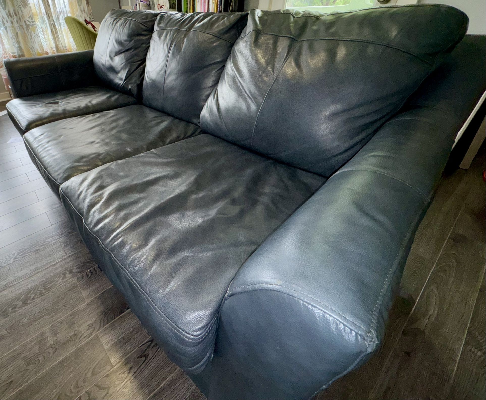 GREAT LEATHER COUCH