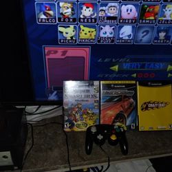 Nintendo GameCube 3 Games And 3 Controllers 