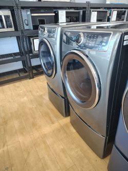 $1568 Samsung gas washer dryer set with pedestals