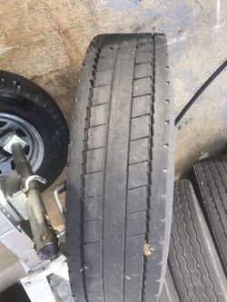 Used tire 11r22.5