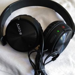SONY HEADPHONES  WIRED