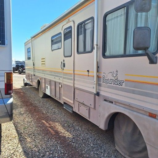 1993 Bounder