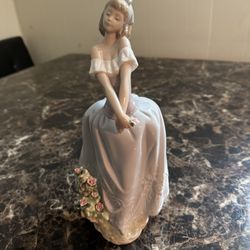 Lladro “Lady In Love”