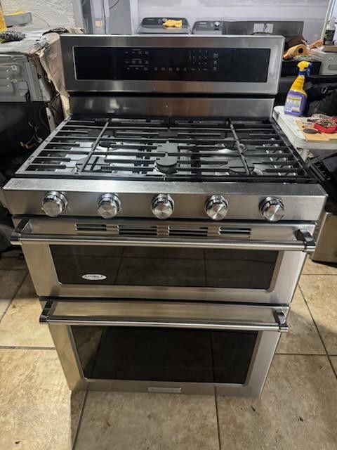 LIKE NEW !! KITCHENAID 30" STAINLESS STEEL 5 BURNER GAS STOVE/ CONVECTION OVEN/ SELF CLEAN