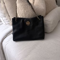 Tory Burch leather Tote. If You get today I’ll do lower price!:)