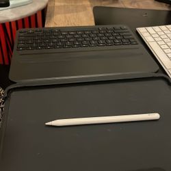 Excellent Logitech Bluetooth iPad Keyboard + Case + Apple Pencil (Older Gen)