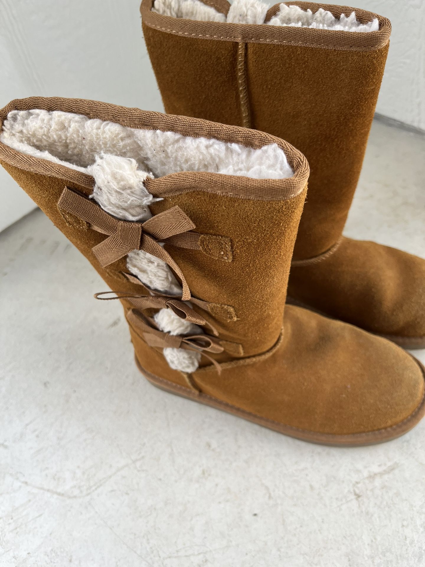 Koala By UGG’s Size 5 Big Kid