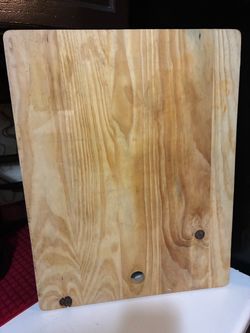 Wooden Cutting Board with Rubber Feet
