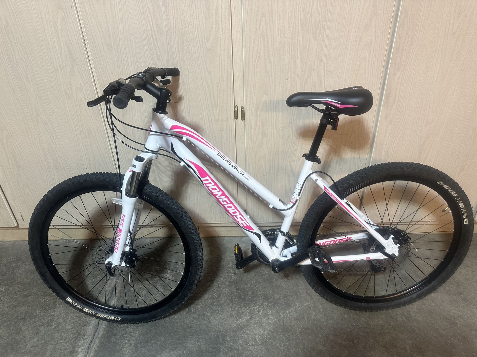 Mongoose Switchback Trail Adult Mountain Bike, 21 Speeds, 27.5-inch Wheels, Womens Aluminum Medium Frame, White