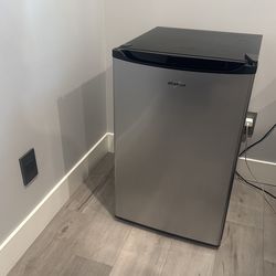 whirlpool mini fridge