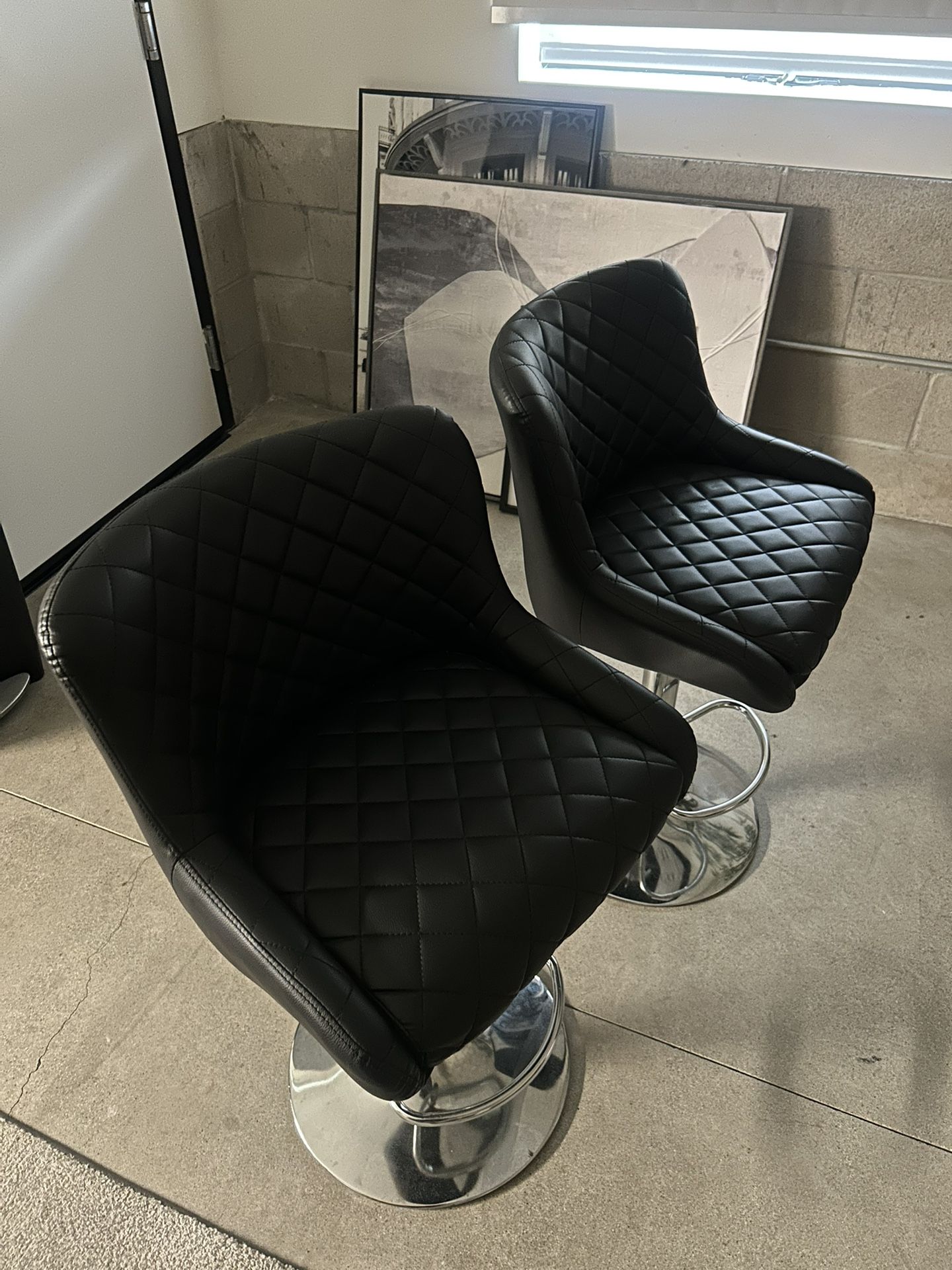 Chairs/ Coffee Table