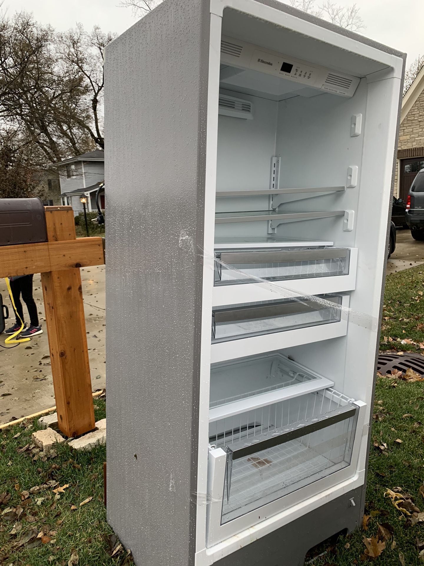 Electrolux freezer for parts or scrap. It does not have a door.