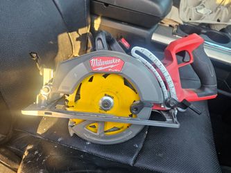M18 FUEL 18V Lithium-Ion Cordless 7-1/4 in. Rear Handle Circular Saw (Tool-Only)
