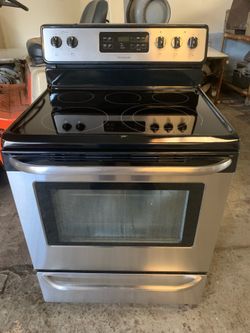 Electric stove Frigidaire good condition 90 days warranty Estufa Electrica Frigidaire buenas Condiciones 90 dias de Garantia