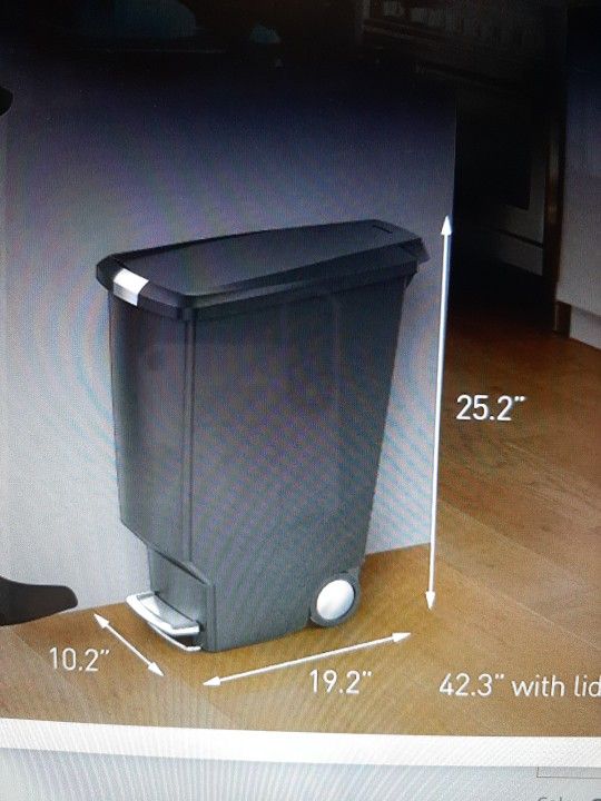 Simple Human 40 Liter SLIM KITCHEN STEP TRASH CAN with LOCK, GRAY 13 Gal. Bag. Retail $75. PICK-UP Qns PAY $32.99firm.