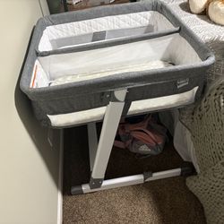 Twin Double Bassinet (Simmons) 
