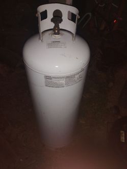 100lb full propane tank