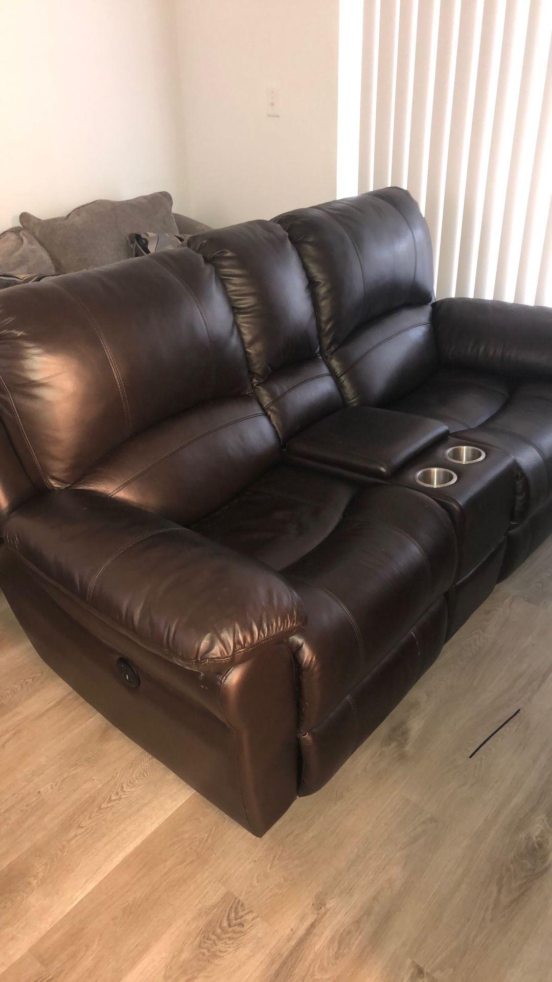 Two Seater Couch With Cup Holders And Middle Cuby Electrical Reclining